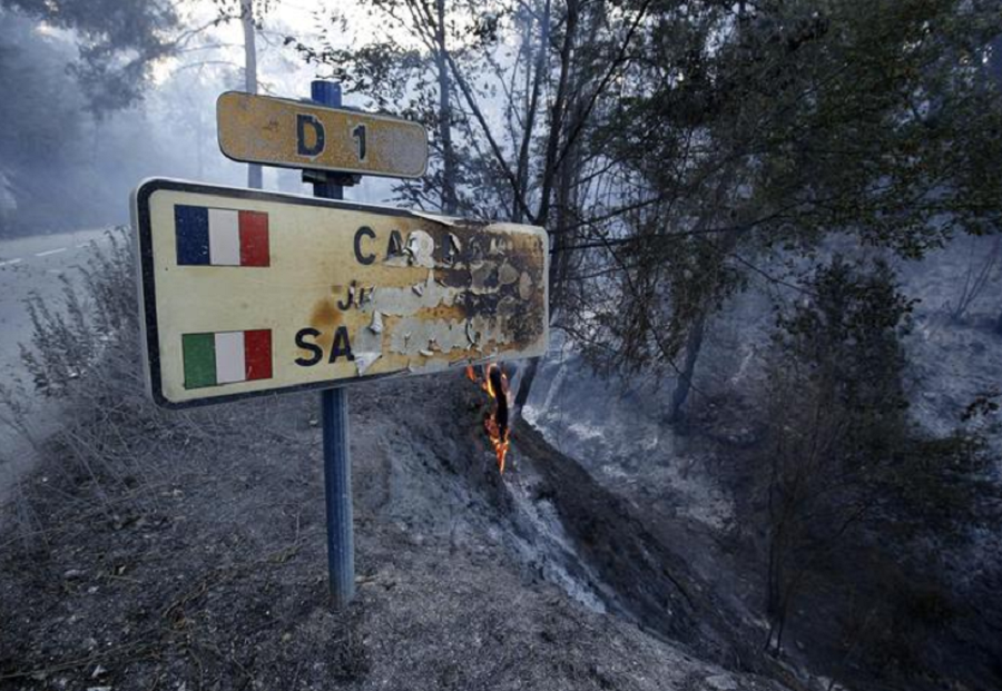 Brucia la Costa Azzurra, 10mila evacuati