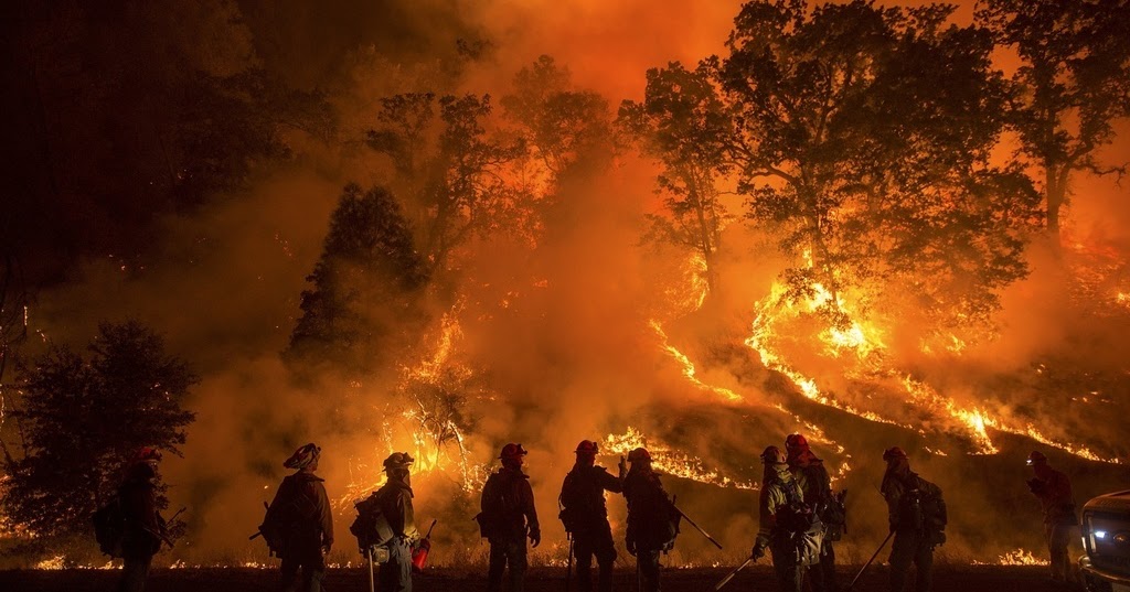 Usa: in California ettari di foreste in fiamme, migliaia di persone evacuate dalle loro case.