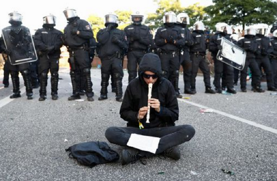 Violenze per il G20, manifestanti contro forze dell’ordine