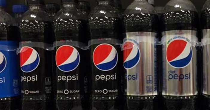 Pepsi ritira dagli scaffali 3,4 milioni di bottiglie: plastica all’interno