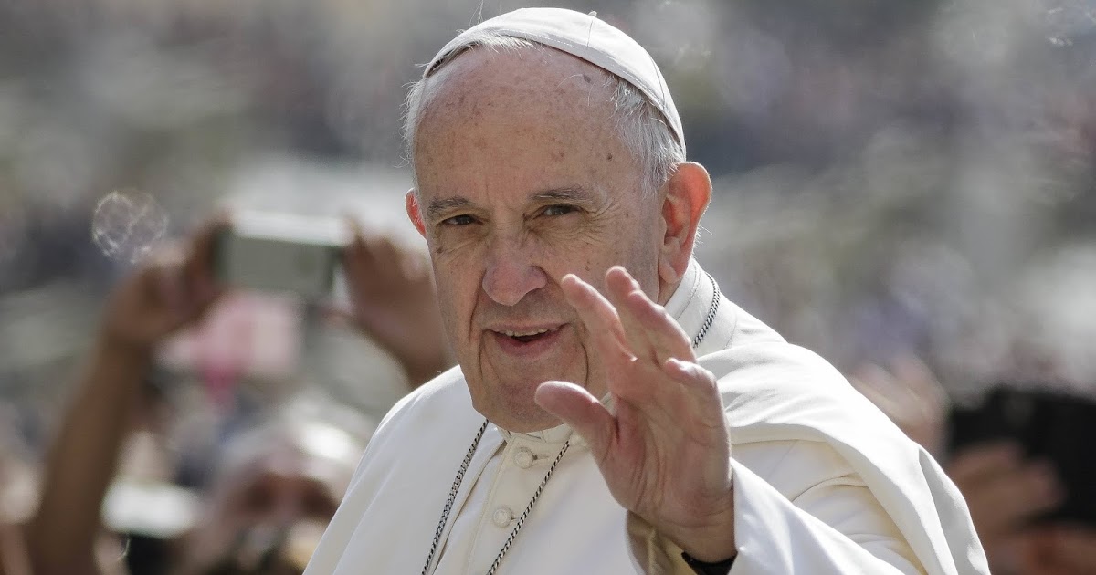 Papa Francesco: "Bisogna tenere fisso lo sguardo su Gesù per amare con cuore umano"