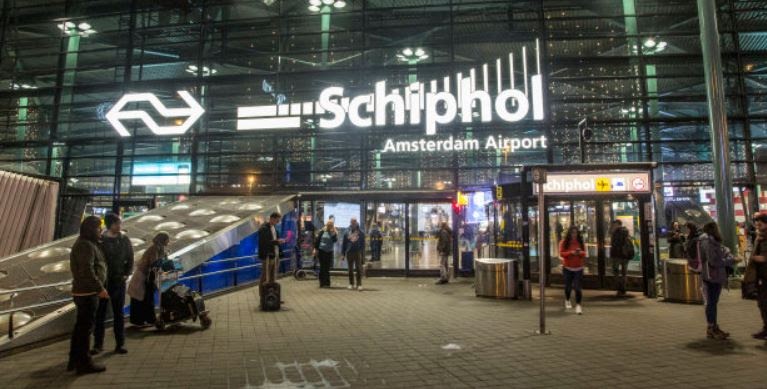 Amsterdam, uomo con coltello in aeroporto: arrestato