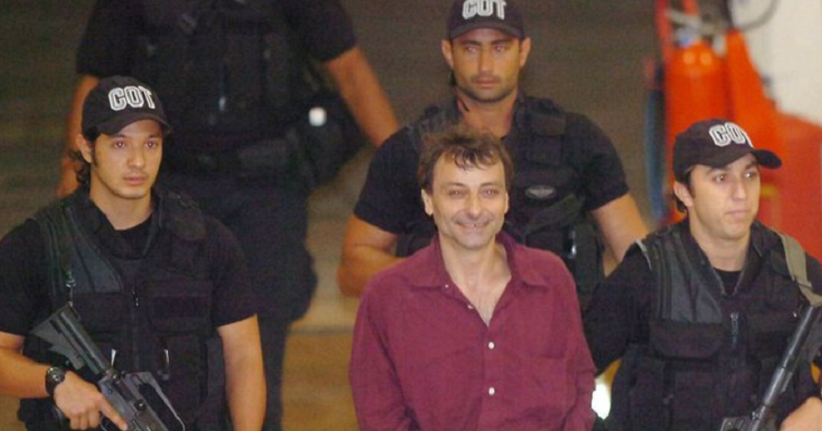 Braccialetto elettronico e divieto di lasciare il Brasile per Cesare Battisti