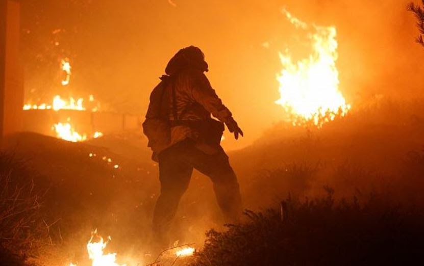 La California spera in una tregua sul fronte del fuoco