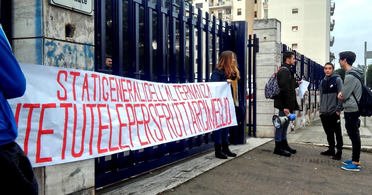 Lecce: le proteste degli studenti contro gli "Stati Generali dell’Alternanza"