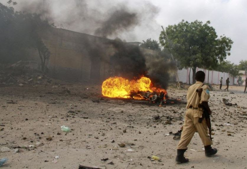 Attacco terroristico a Mogadiscio, kamikaze contro poliziotti