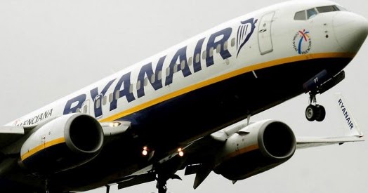 Ryanair: "Niente aumenti o promozioni per chi sciopera". Calenda: "E’ indegno"