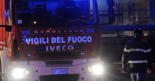 Torino, fiamme in una ditta: 3 operai ustionati