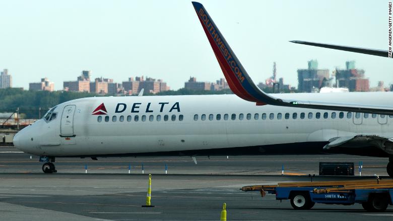 Delta flies into China trouble over Tibet, Taiwan