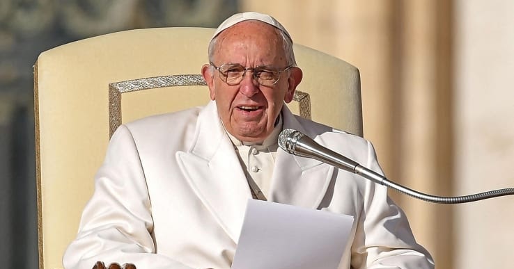Papa Francesco: "Impegno comune contro il dilagare delle fake news"