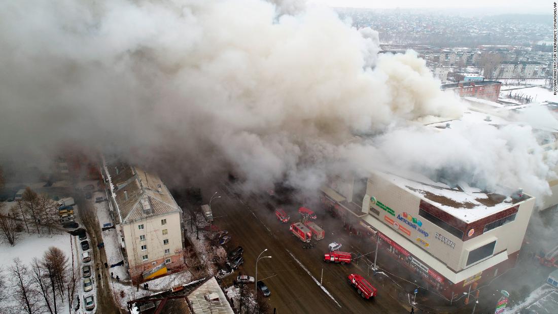Deadly fire engulfs shopping mall in Russia