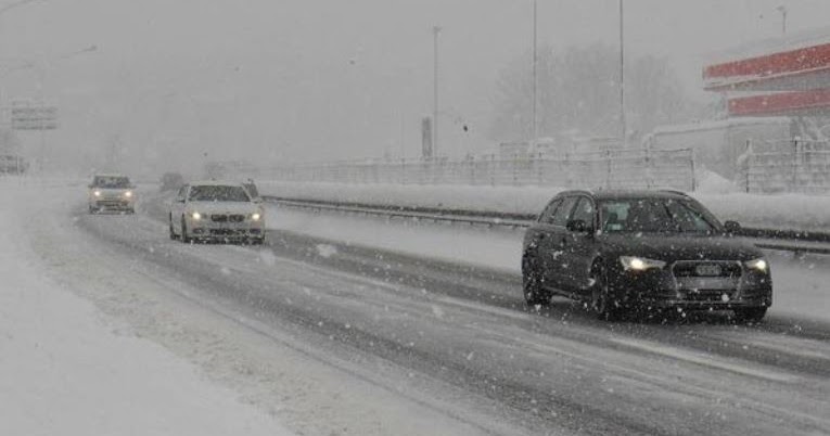 Maltempo, chiuse autostrade in Emilia. Neve a Milano