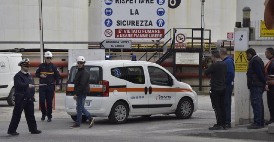 Livorno, esplosione al porto: morti due operai