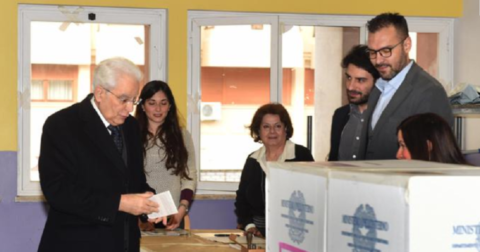 Politiche: seggi aperti, Mattarella al voto. Ritardi a Palermo