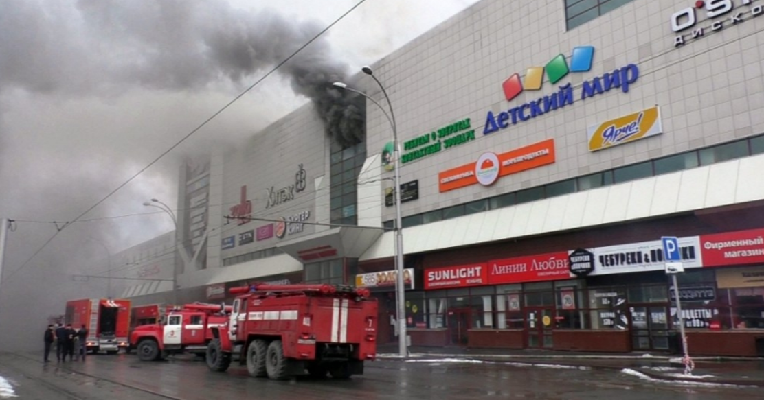 Russia, incendio in shopping center: è strage di bambini