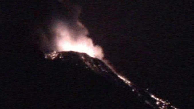 Vulcani: Stromboli spara cenere a 350 metri