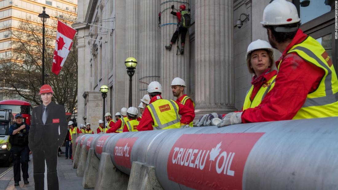 Protesters built a giant pipeline to greet Justin Trudeau in London