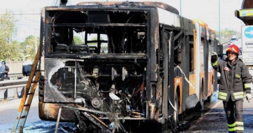 Roma, incendio su bus Atac: nessun ferito