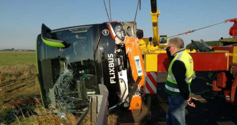 Autobus Flixbus finisce foristrada sull’A4: 26 feriti