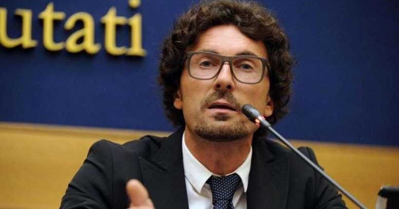 Toninelli: "Nessuno deve etichettare l’Italia e il governo di essere disumano e xenofobo"