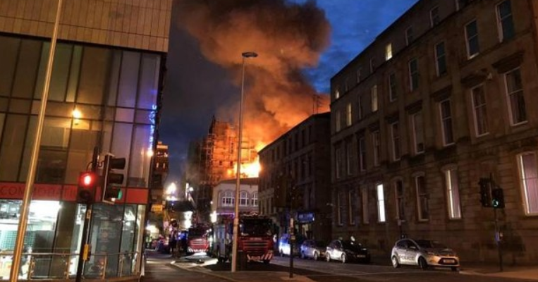 Glasgow: a fuoco Palazzo Mackintosh