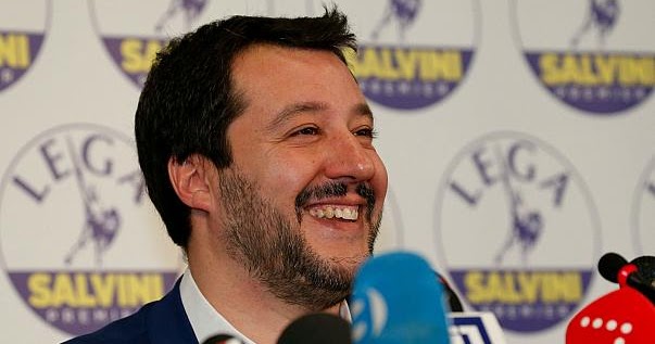Salvini: "Entro due o tre settimane le forze di polizia avranno le pistole elettriche"