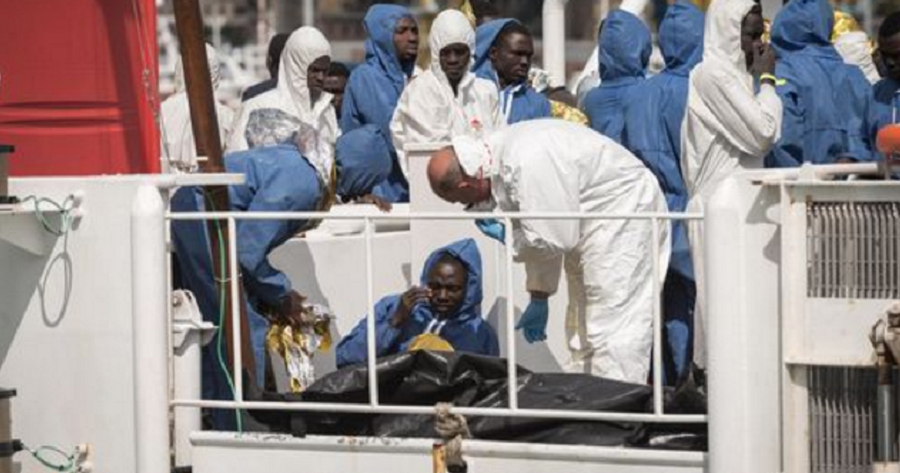Migranti: a Reggio Calabria nave con 232 persone a bordo, altre due navi a Pozzallo