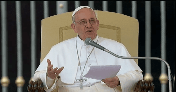 Papa Francesco: "Esorto i cresimati a non ingabbiare lo Spirito Santo"