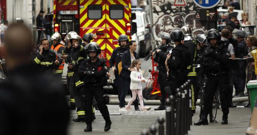 Parigi, prende ostaggi e minaccia strage: arrestato