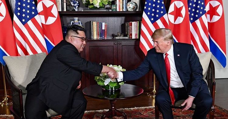 Singapore, storico incontro tra Trump e Kim: "E’ andato molto bene"