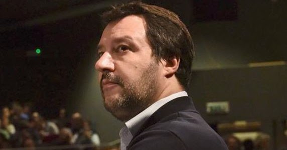 Salvini: "Saviano merita al massimo una carezza e una querela"