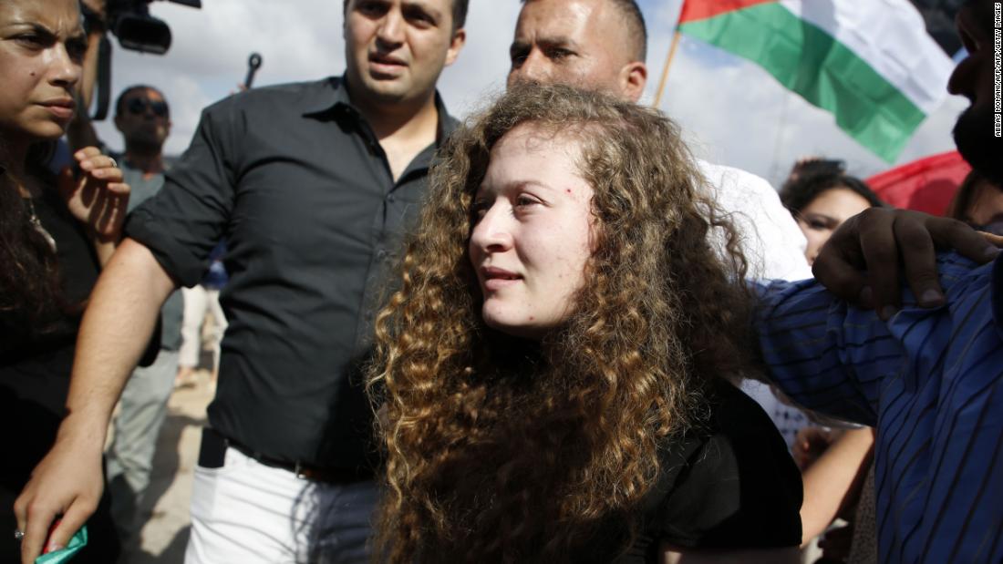 Palestinian teen who slapped Israeli soldier freed from prison