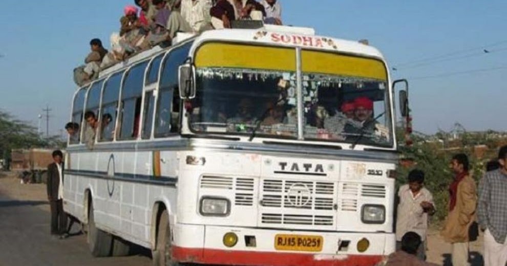 India, autobus cade in scarpata: 44 morti