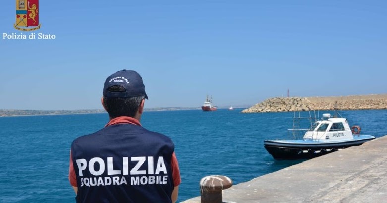 Sbarco migranti a Pozzallo: fermati 11 scafisti, anche comandante