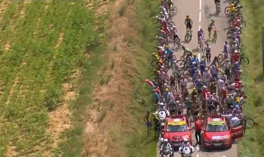 Il Tour de France bloccato dai contadini