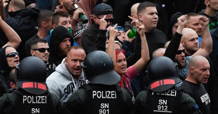 Scontri neonazi in Germania, Merkel: "non c’è posto per odio"
