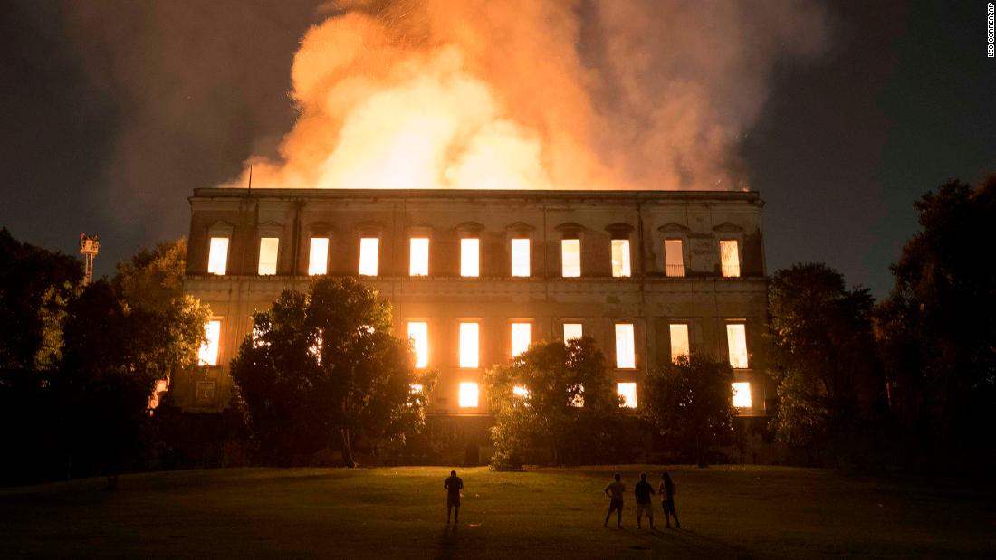 Huge fire engulfs museum