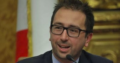 Bonafede: "Bisogna evitare le espulsioni immediate e automatiche"