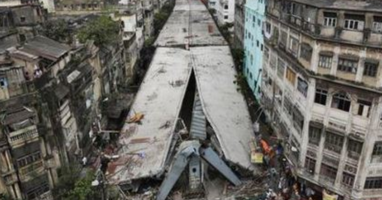 Calcutta come Genova: crolla ponte stradale, diversi morti
