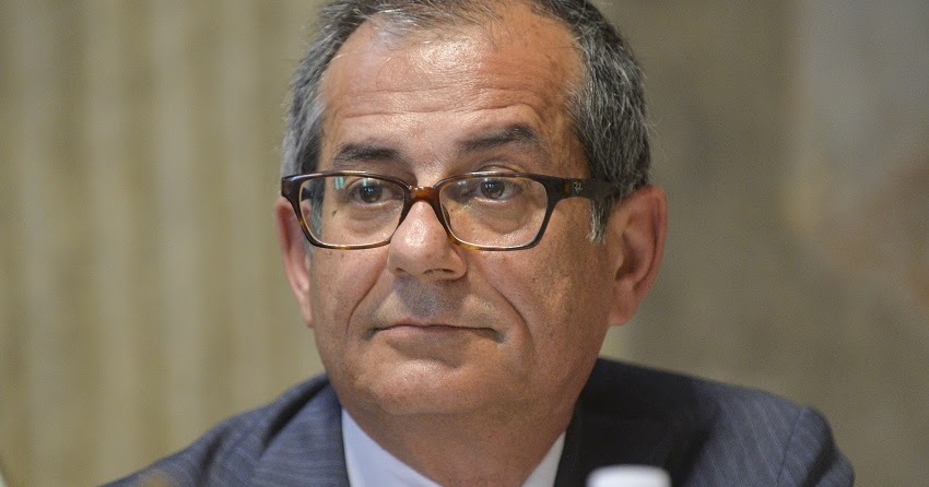 Tria: "Nella manovra ci saranno interventi come il reddito di cittadinanza"