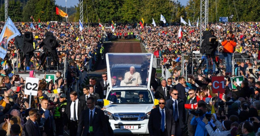 Papa Francesco in Lituania, in 100mila per salutarlo