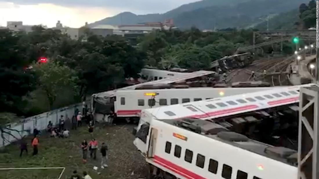 Dozens hurt in deadly Taiwan train derailment