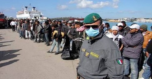 Migranti: ne sbarcano 70 a Lampedusa