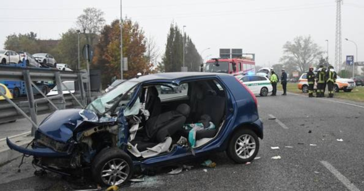 Bimba morta in incidente d’auto, condannati genitori