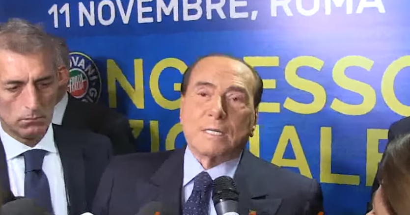 Governo, Berlusconi: "Siamo all’anticamera di una dittatura"