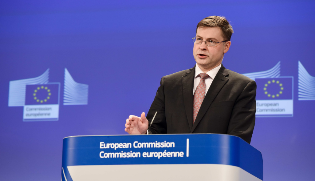 Manovra, Dombrovskis: "Non modificarla è controproducente per l’Italia"