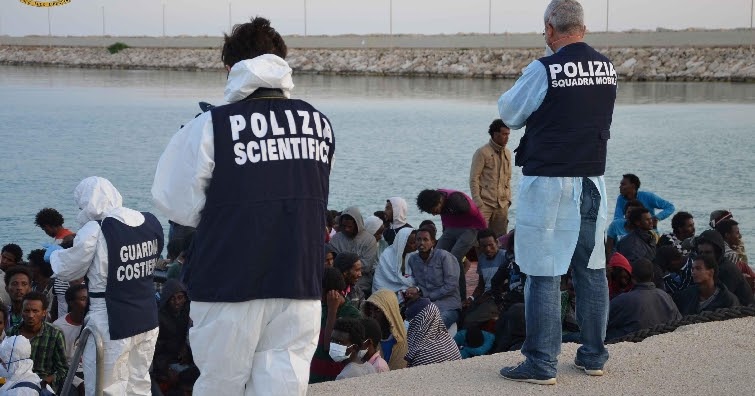 Migranti: ne sbarcano 13 a Lampedusa, Salvini accusa Malta