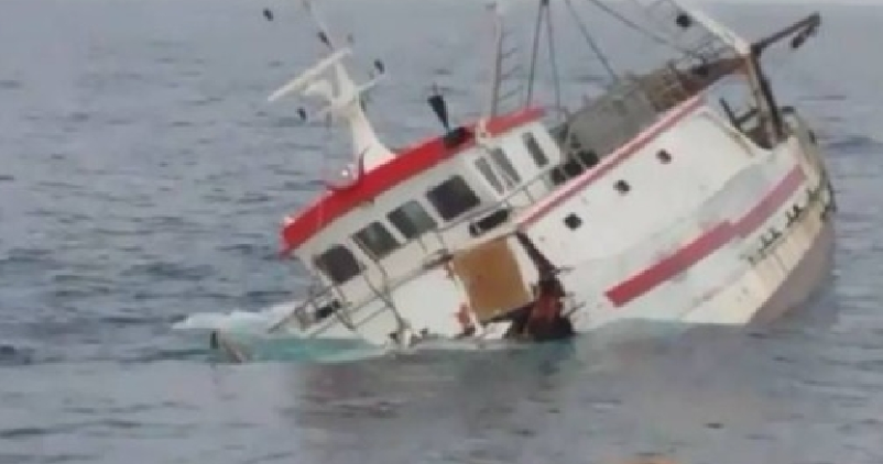 Maltempo, peschereccio affonda peschereccio nel Canale d’Otranto: salvati quattro pescatori