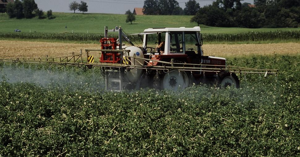 Oltre l’80% della superficie agricola europea contiene pesticidi