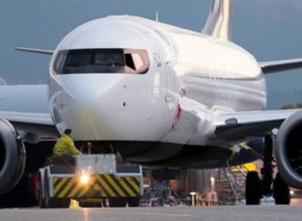 Boeing 737, nuova allerta: atterraggio d’emergenza per un aereo in Russia decollato da Milano